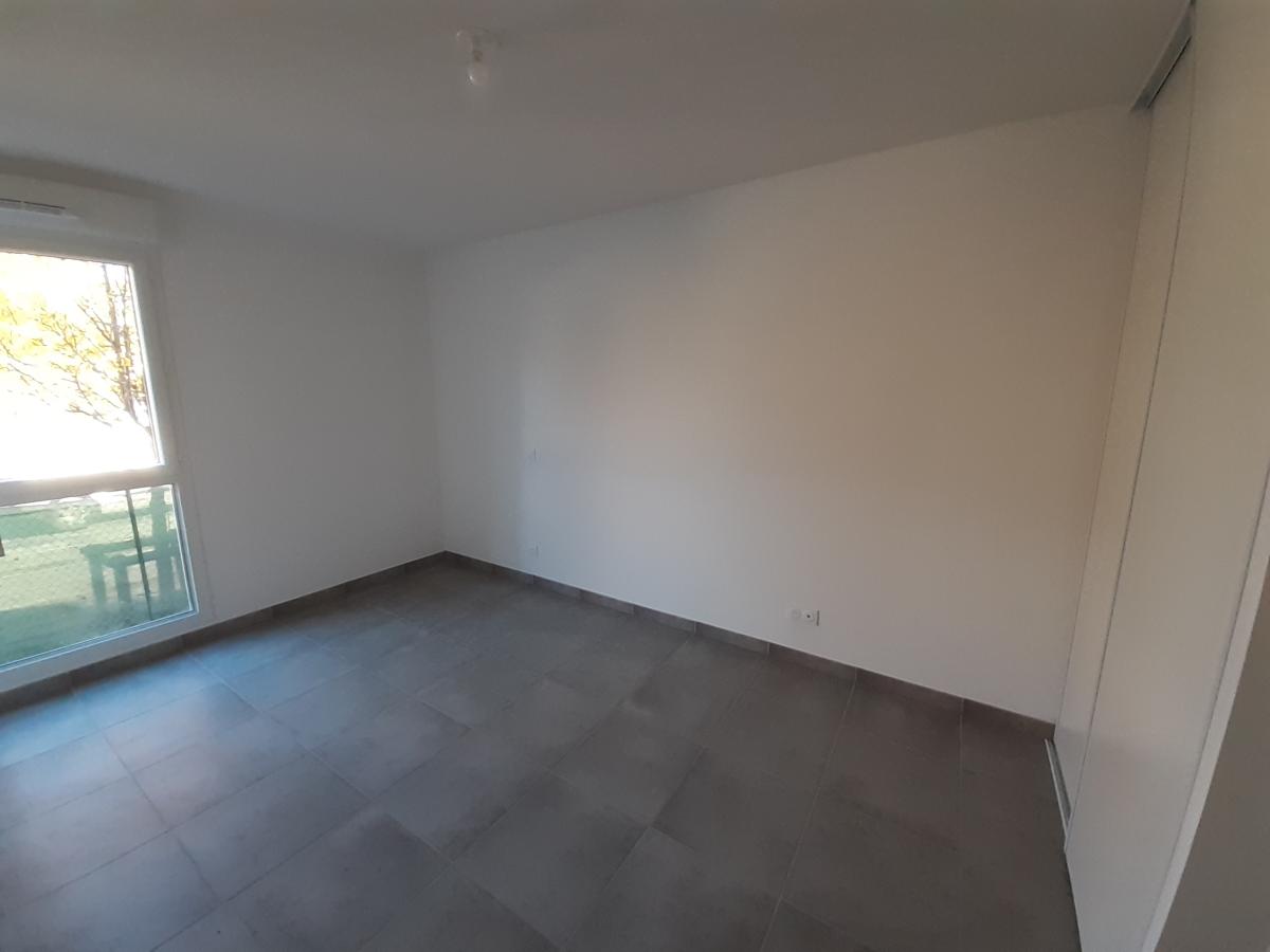 
																																							2 pièces - 
																																						RDC - 43m² - 608,33 € - Photo #2