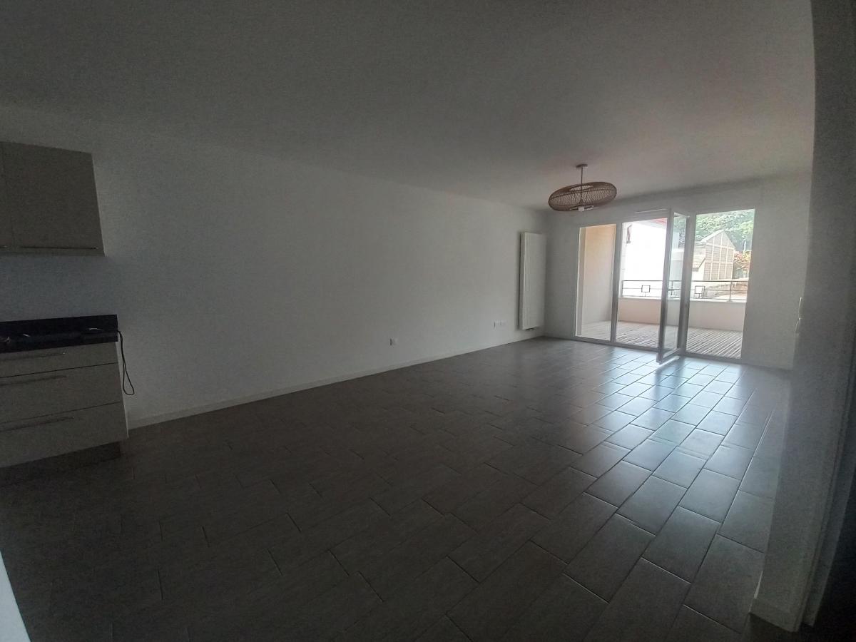4 pièces - 1er étage - 90m² - 1 051,75 € - Photo #1
