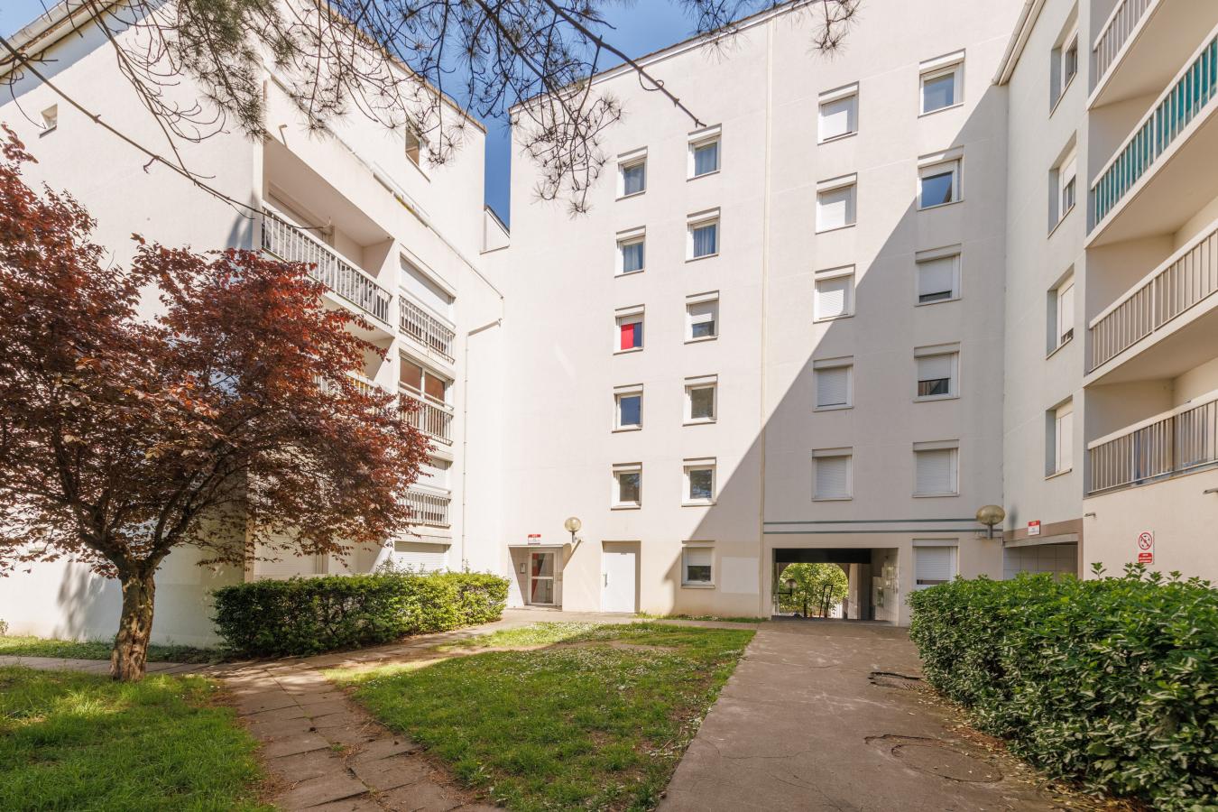 
																																							3 pièces - 
																																						2ème étage - 76m² - 660,17 € - Photo #1