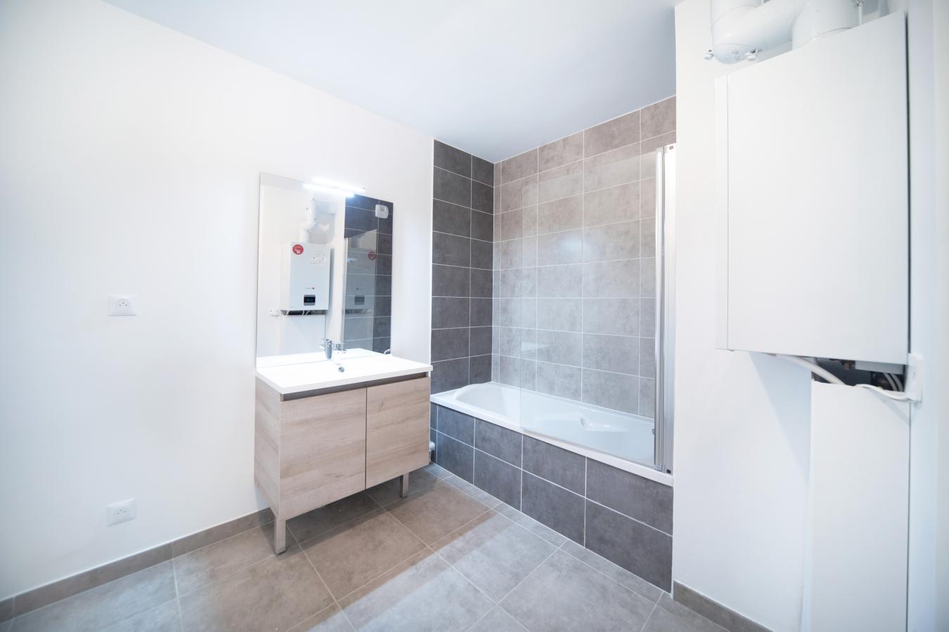 
																			4 pièces - 
																		3ème étage - 85m² - 1 018,27 € - Photo #1