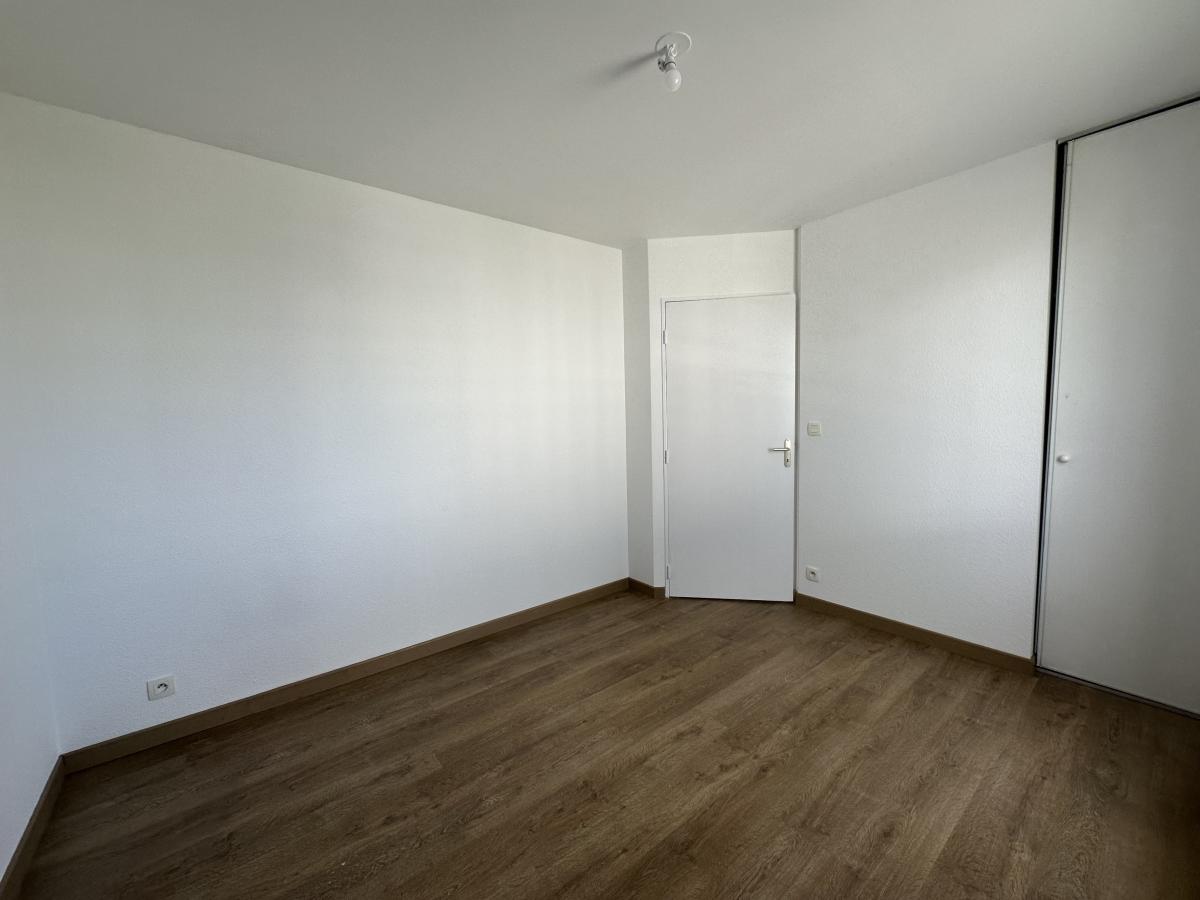 
																			4 pièces - 
																		2ème étage - 83m² - 920,64 € - Photo #6