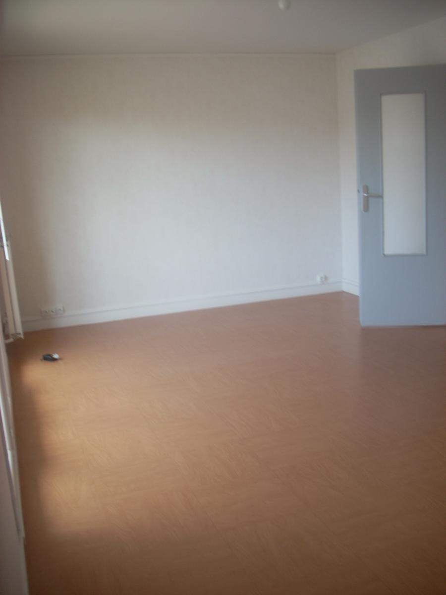 
																			4 pièces - 
																		3ème étage - 74m² - 644,33 € - Photo #0