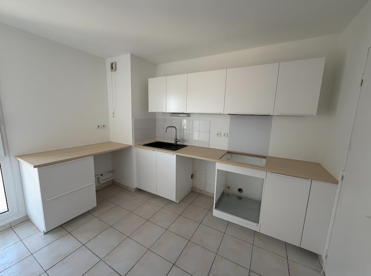 4 pièces - 8ème étage - 98m² - 1 199,00 € - Photo #1