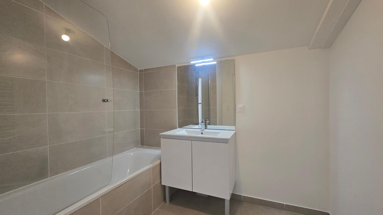 
																																							3 pièces - 
																																						RDC - 61m² - 854,32 € - Photo #6