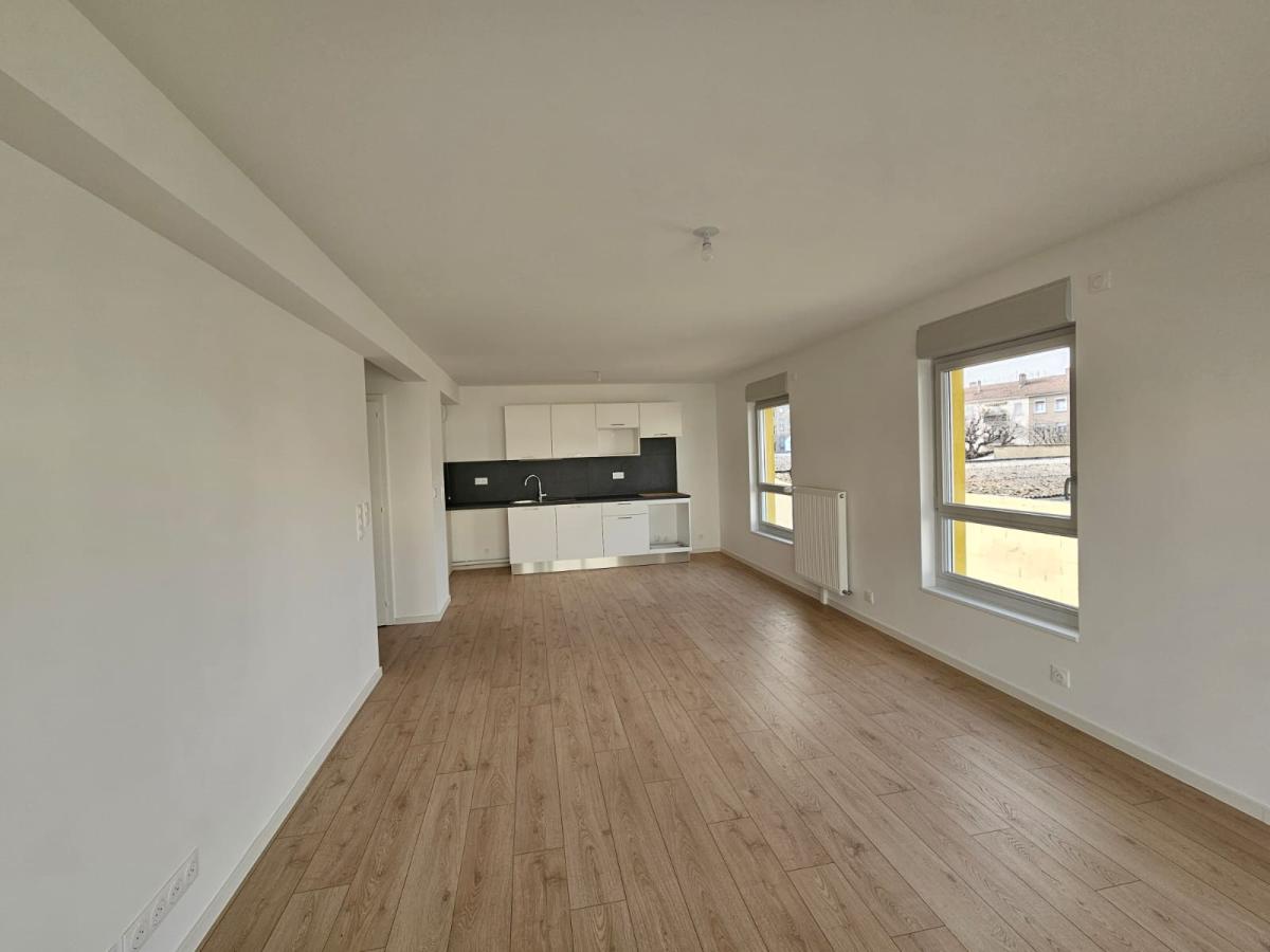 3 pièces - 1er étage - 71m² - 852,01 € - Photo #1