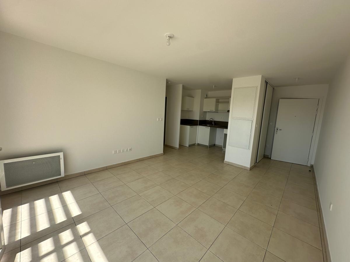 3 pièces - 2ème étage - 58m² - 741,49 € - Photo #2