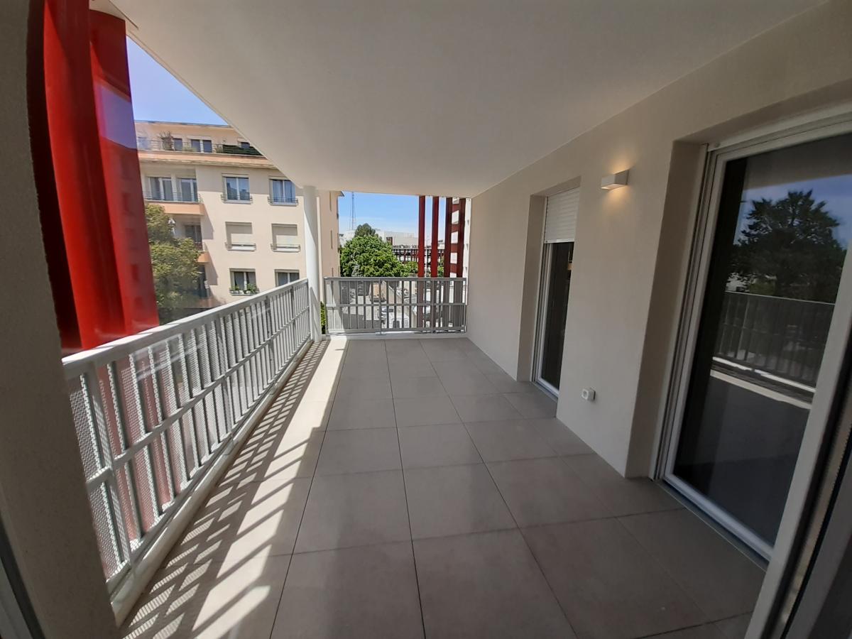 
																																							4 pièces - 
																																						2ème étage - 76m² - 1 047,93 € - Photo #2