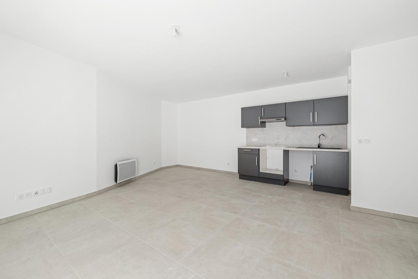 
																																							3 pièces - 
																																						1er étage - 65m² - 1 569,56 € - Photo #3