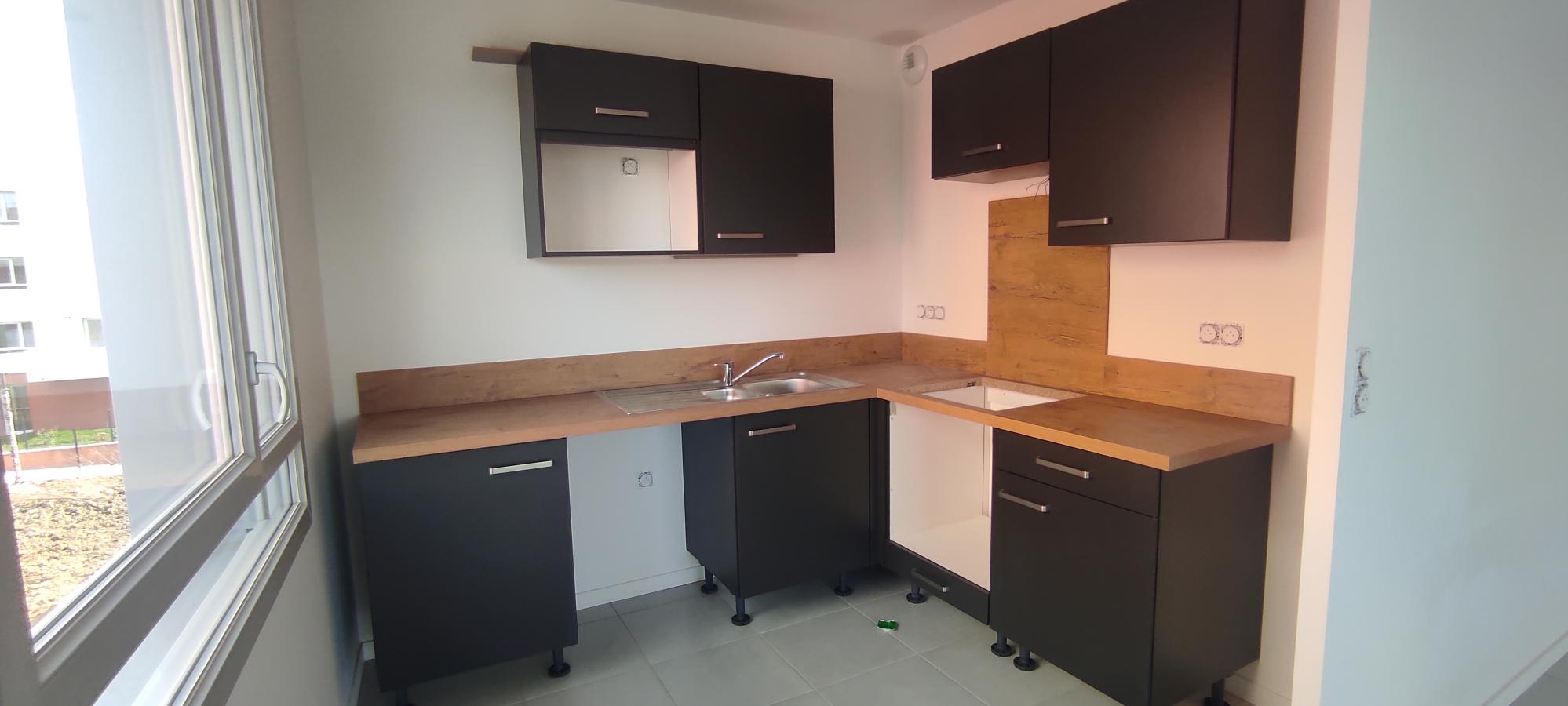 4 pièces - 2ème étage - 76m² - 928,60 € - Photo #2