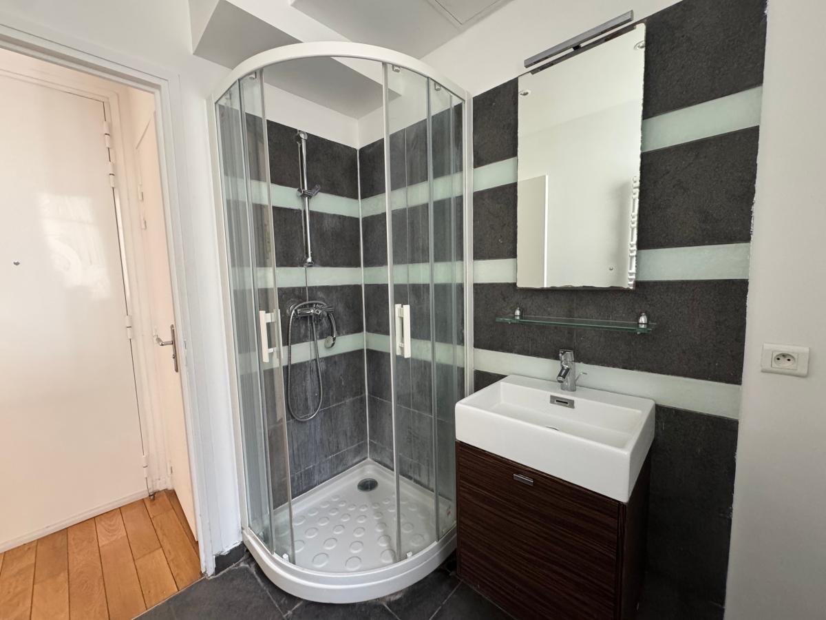 
																																							1 pièce - 
																																						4ème étage - 19m² - 175 000 € - Photo #4