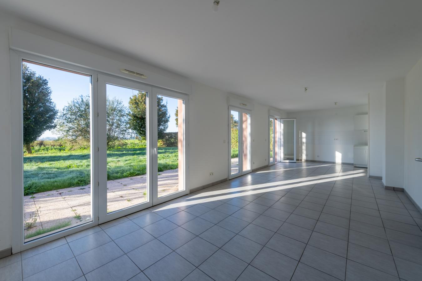 5 pièces - RDC - 118m² - 1 317,72 € - Photo #2