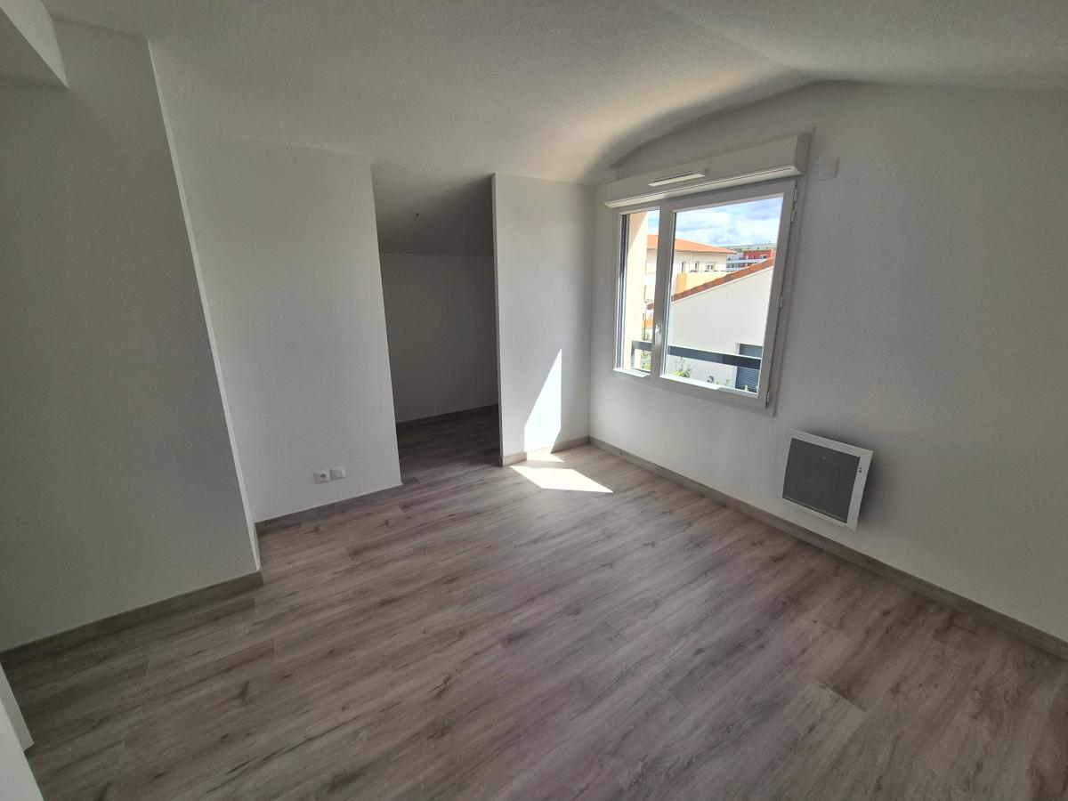
																																							4 pièces - 
																																						2ème étage - 85m² - 1 061,45 € - Photo #4