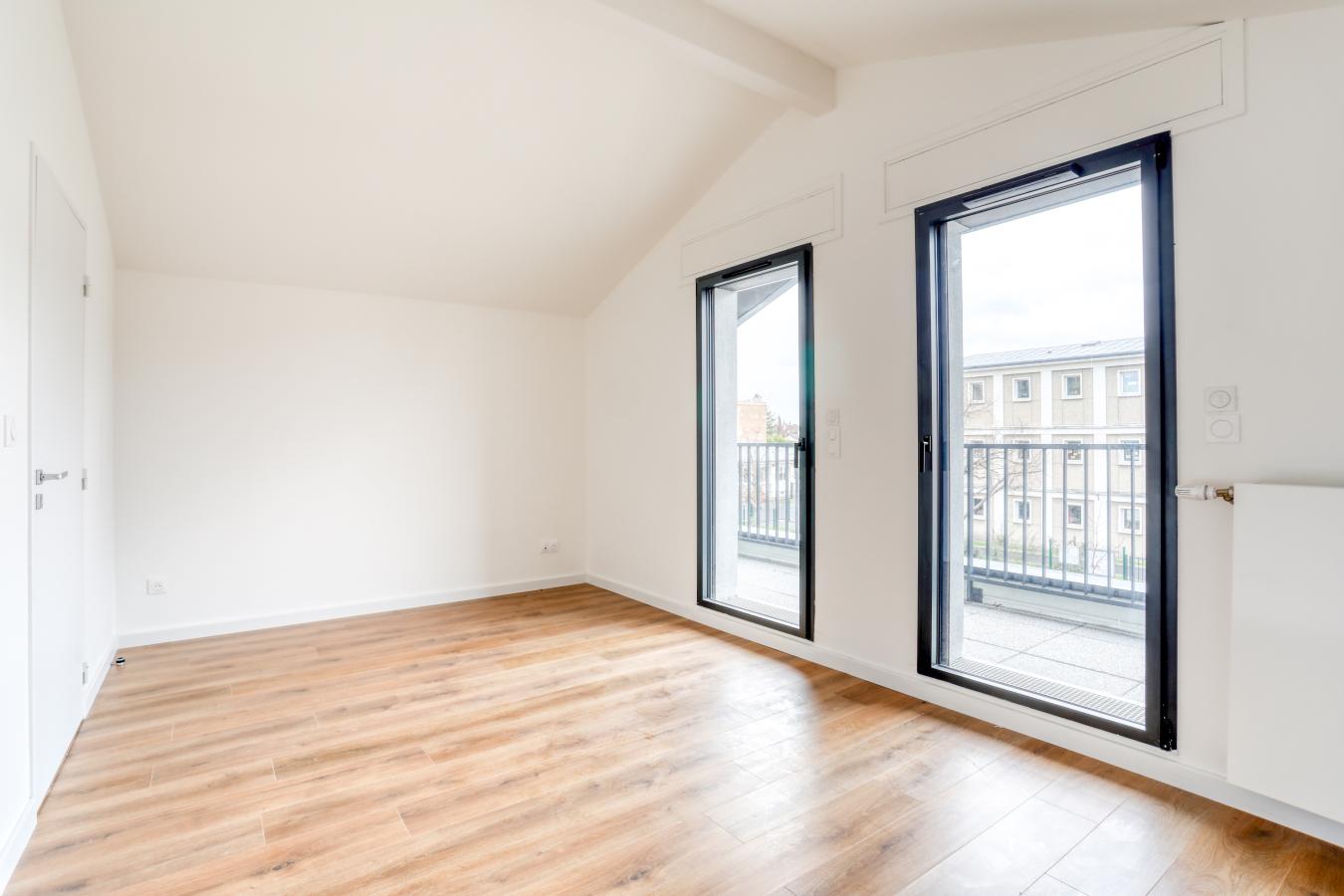 
																			5 pièces - 
																		RDC - 113m² - 2 105,65 € - Photo #3