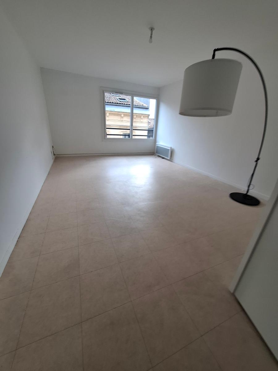 
																																							4 pièces - 
																																						3ème étage - 94m² - 1 473,68 € - Photo #1