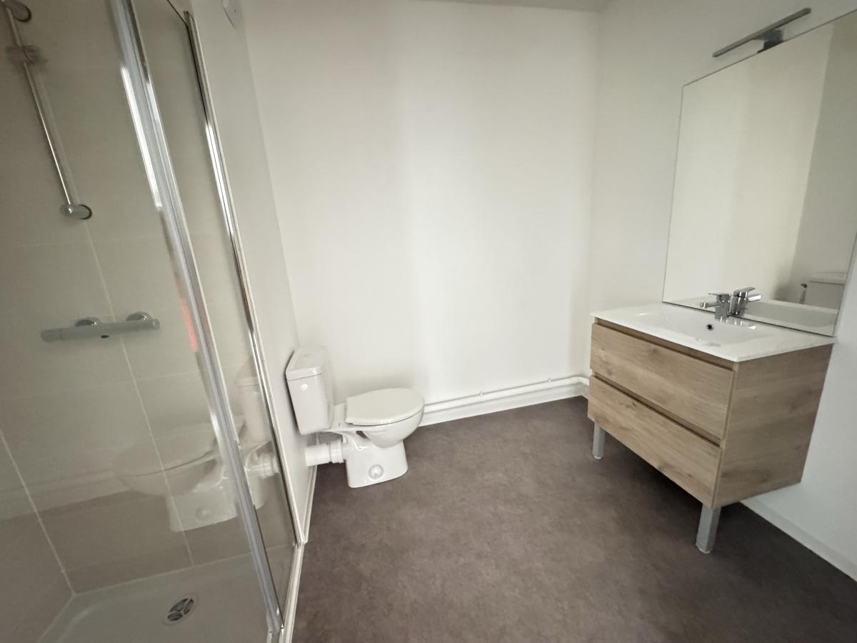 
																																							2 pièces - 
																																						3ème étage - 49m² - 714,59 € - Photo #2