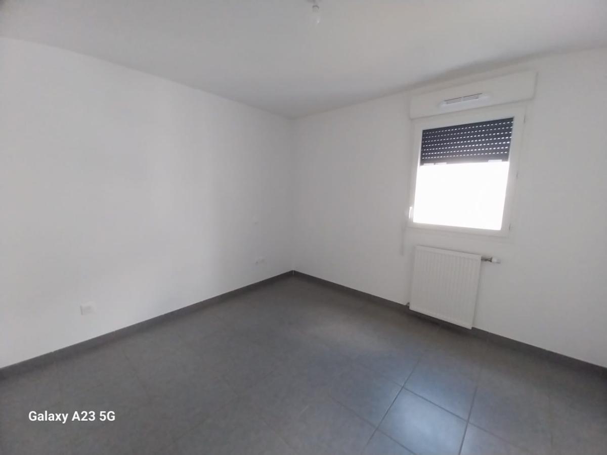 
																																							4 pièces - 
																																						3ème étage - 80m² - 766,50 € - Photo #5