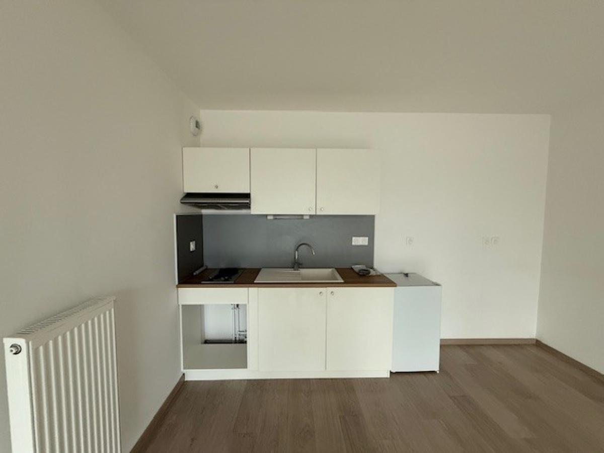 
																																							1 pièce - 
																																						RDC - 32m² - 585,68 € - Photo #3