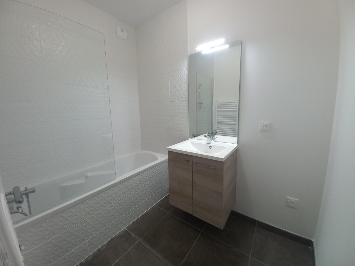 
																			4 pièces - 
																		2ème étage - 79m² - 984,86 € - Photo #7