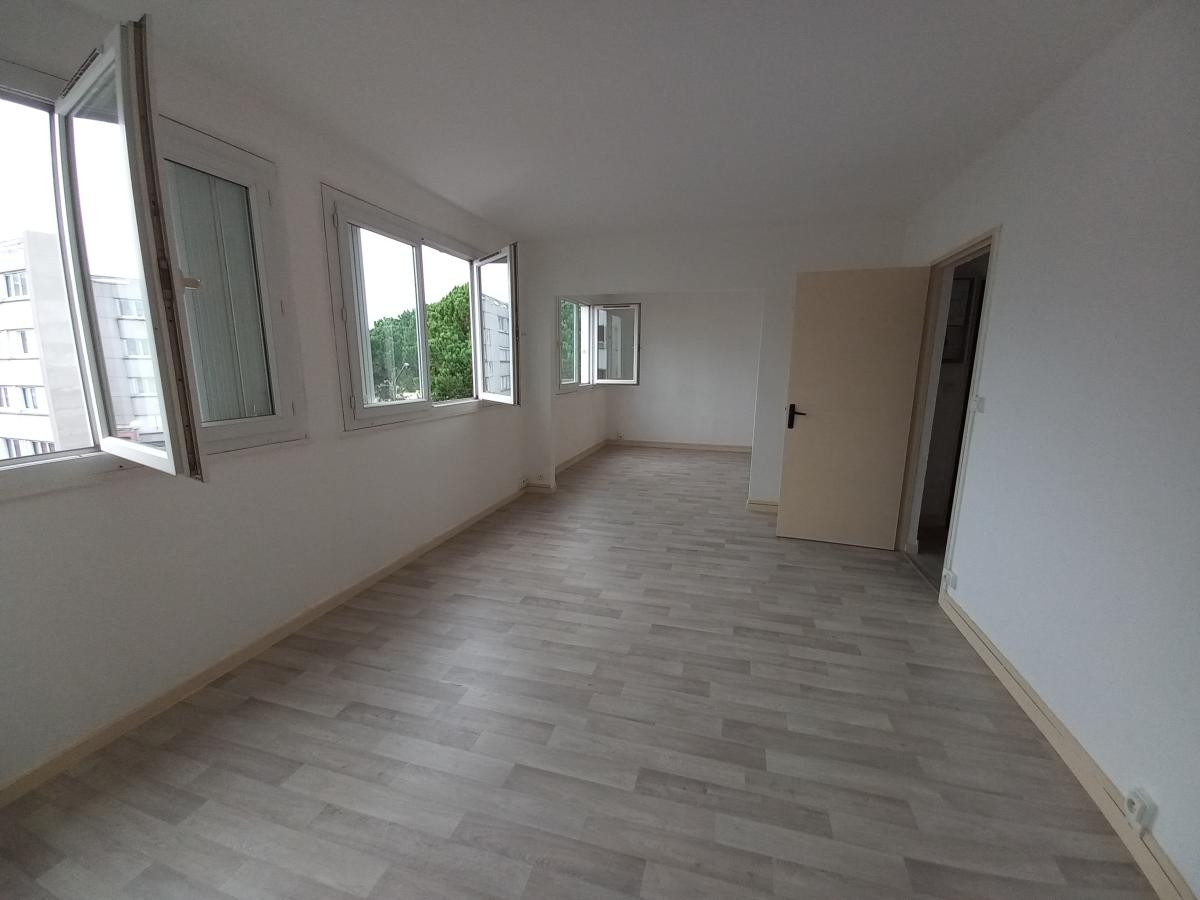 
																			4 pièces - 
																		3ème étage - 70m² - 868,46 € - Photo #0
