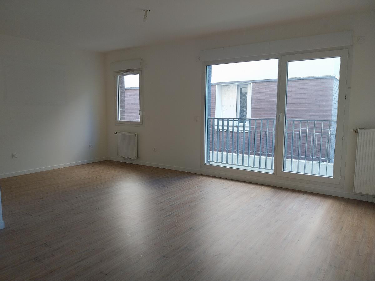 
																																							4 pièces – 
																																						1er étage – 82m² - 1 562,21 € - Photo #2