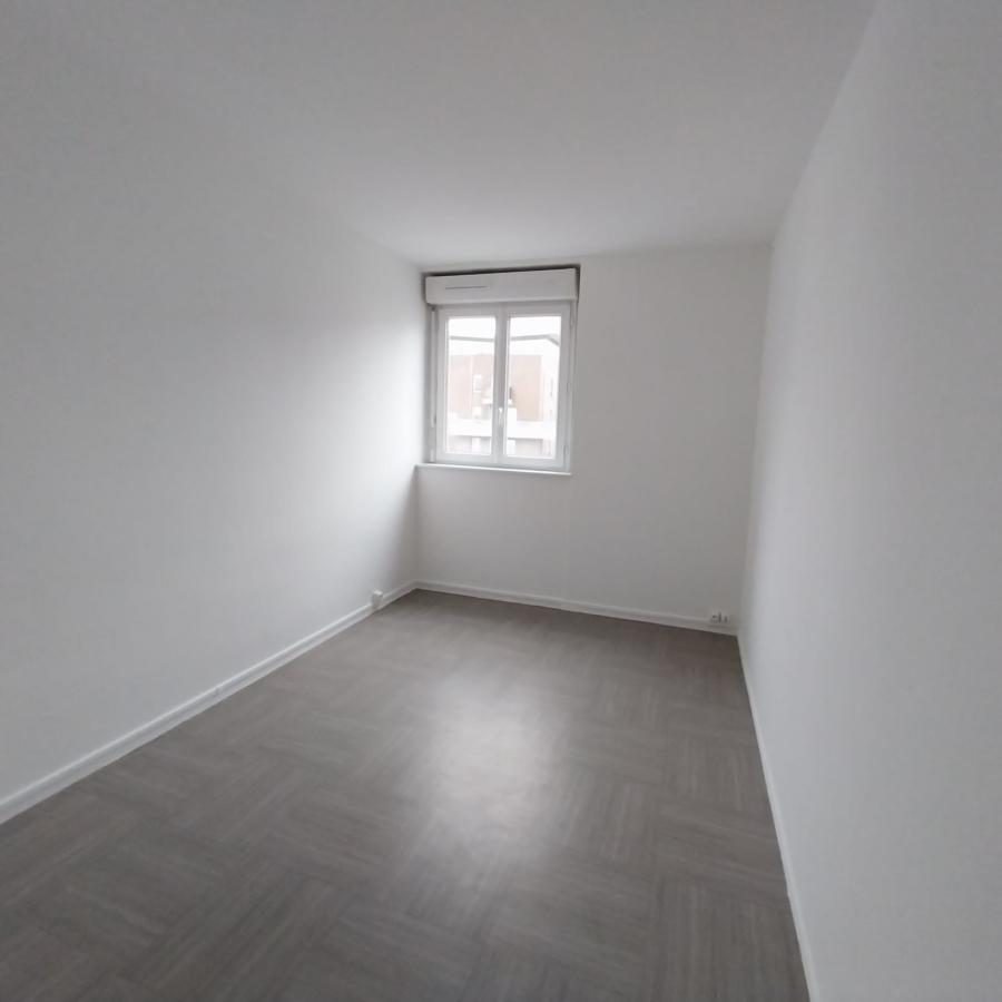 
																			4 pièces - 
																		3ème étage - 77m² - 156 000 € - Photo #4