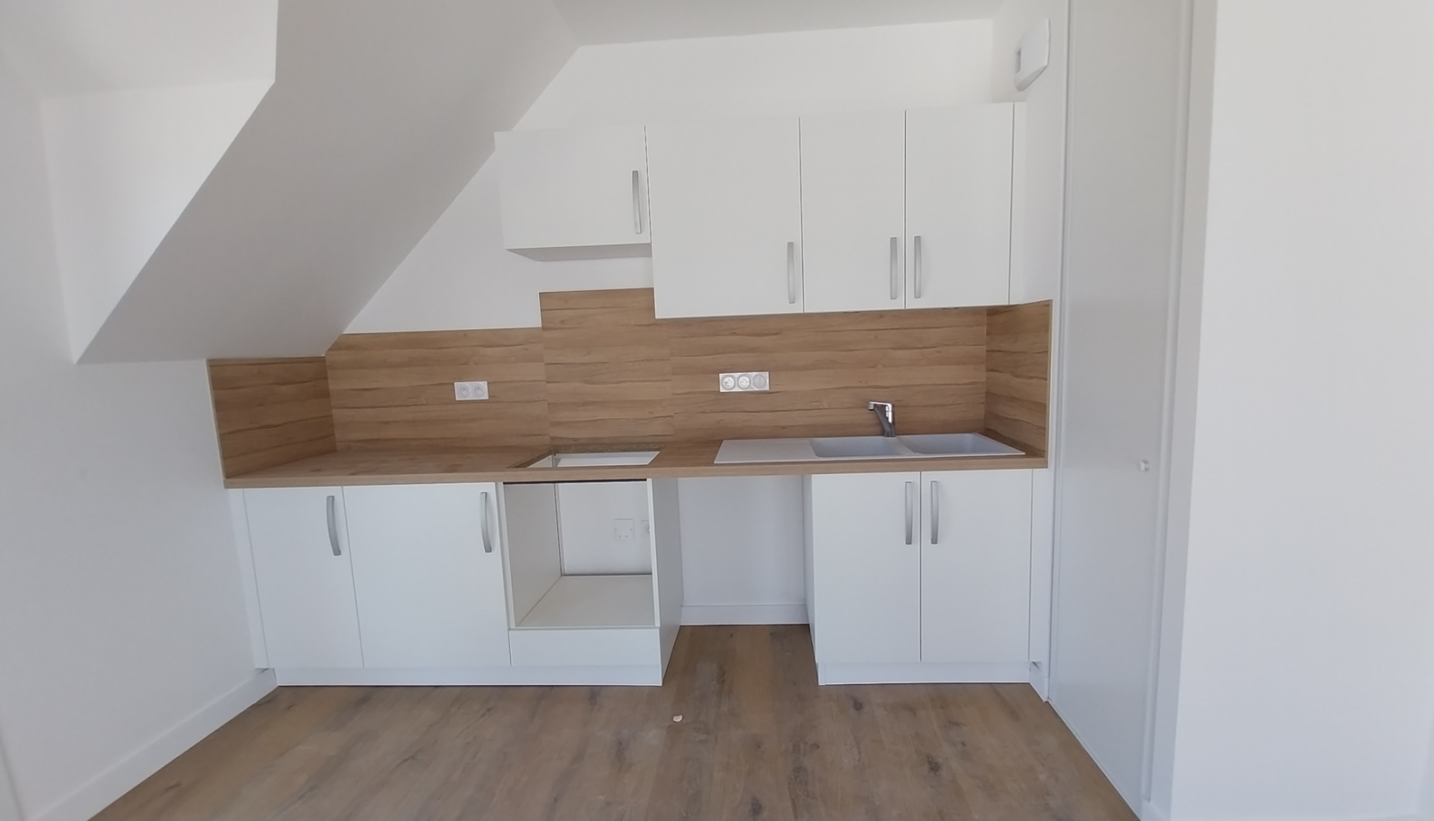 4 pièces - 2ème étage - 83m² - 1 024,48 € - Photo #1