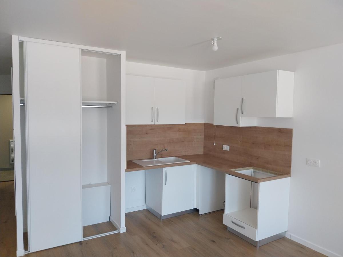 
																																							2 pièces - 
																																						3ème étage - 47m² - 1 004,27 € - Photo #4