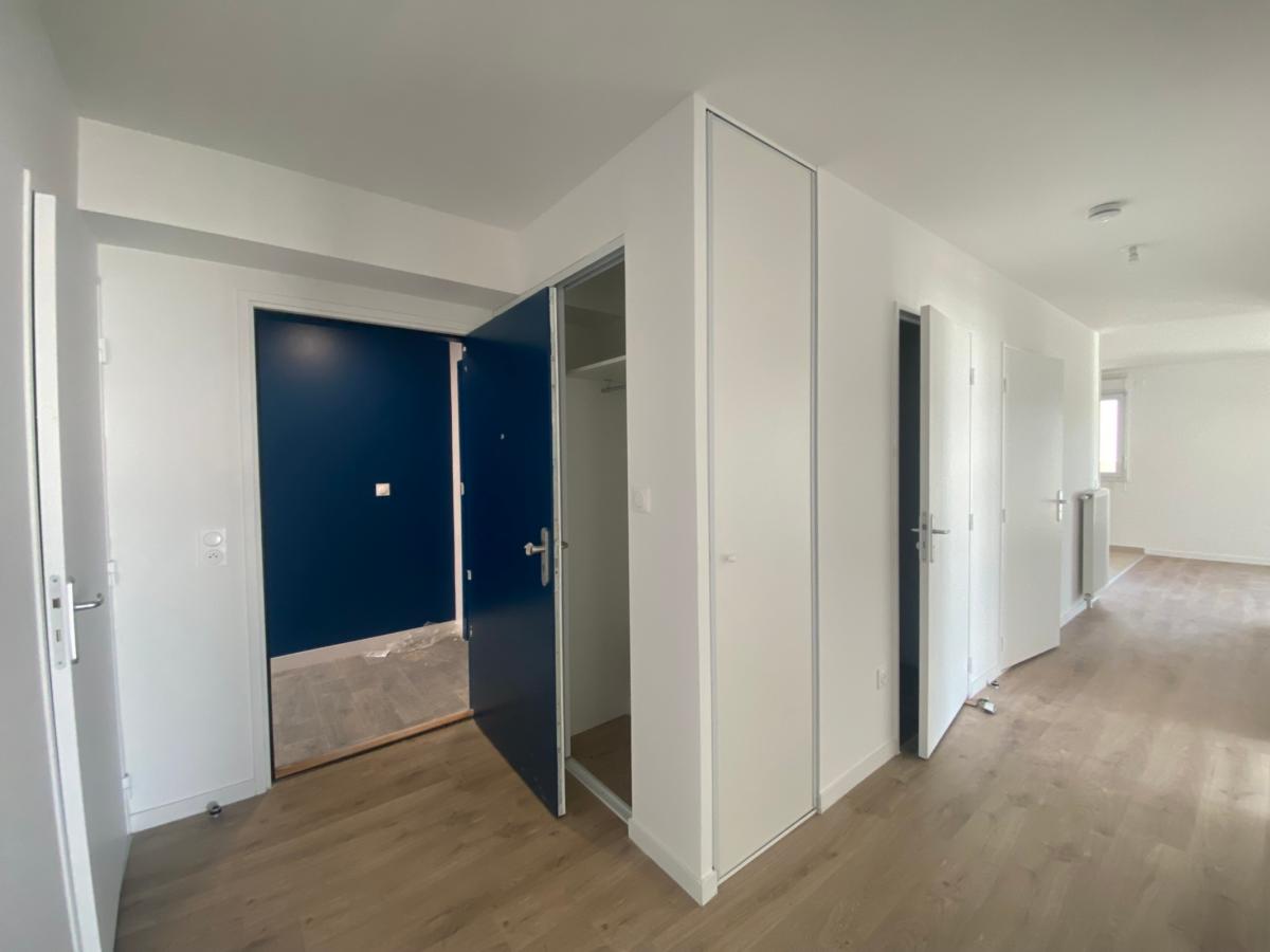 
																																							4 pièces - 
																																						3ème étage - 83m² - 1 104,03 € - Photo #1