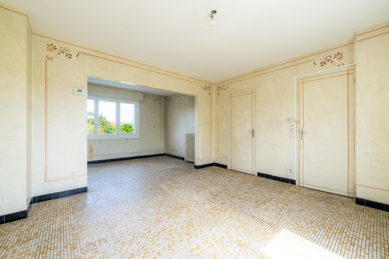 5 pièces - RDC - 80m² - 155 000 € - Photo #2