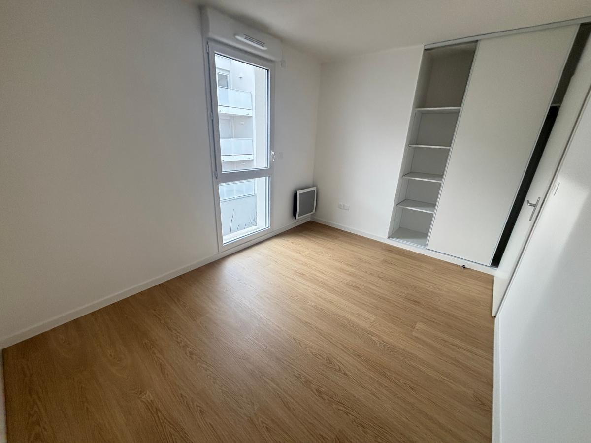 
																			4 pièces - 
																		2ème étage - 90m² - 1 021,18 € - Photo #5