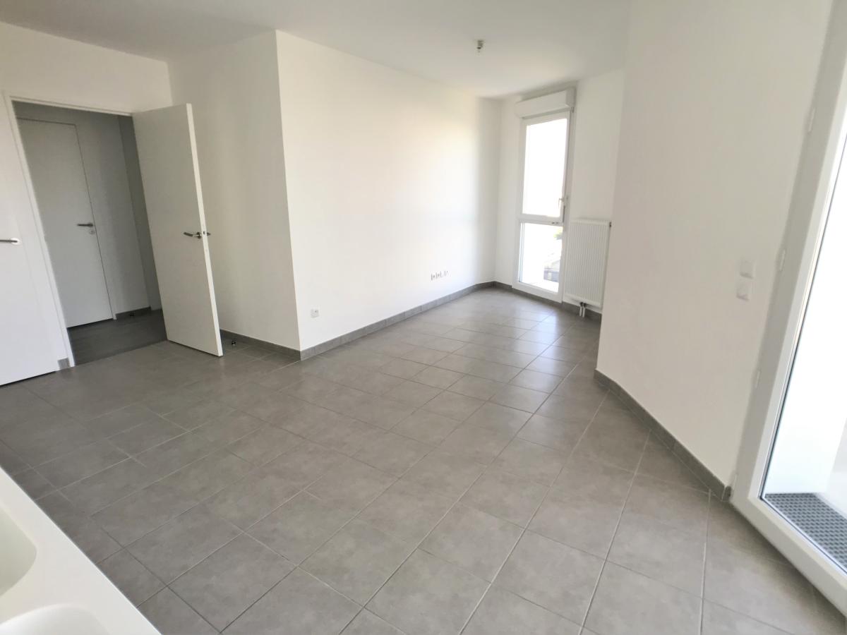 2 pièces - 9ème étage - 44m² - 687,78 € - Photo #2