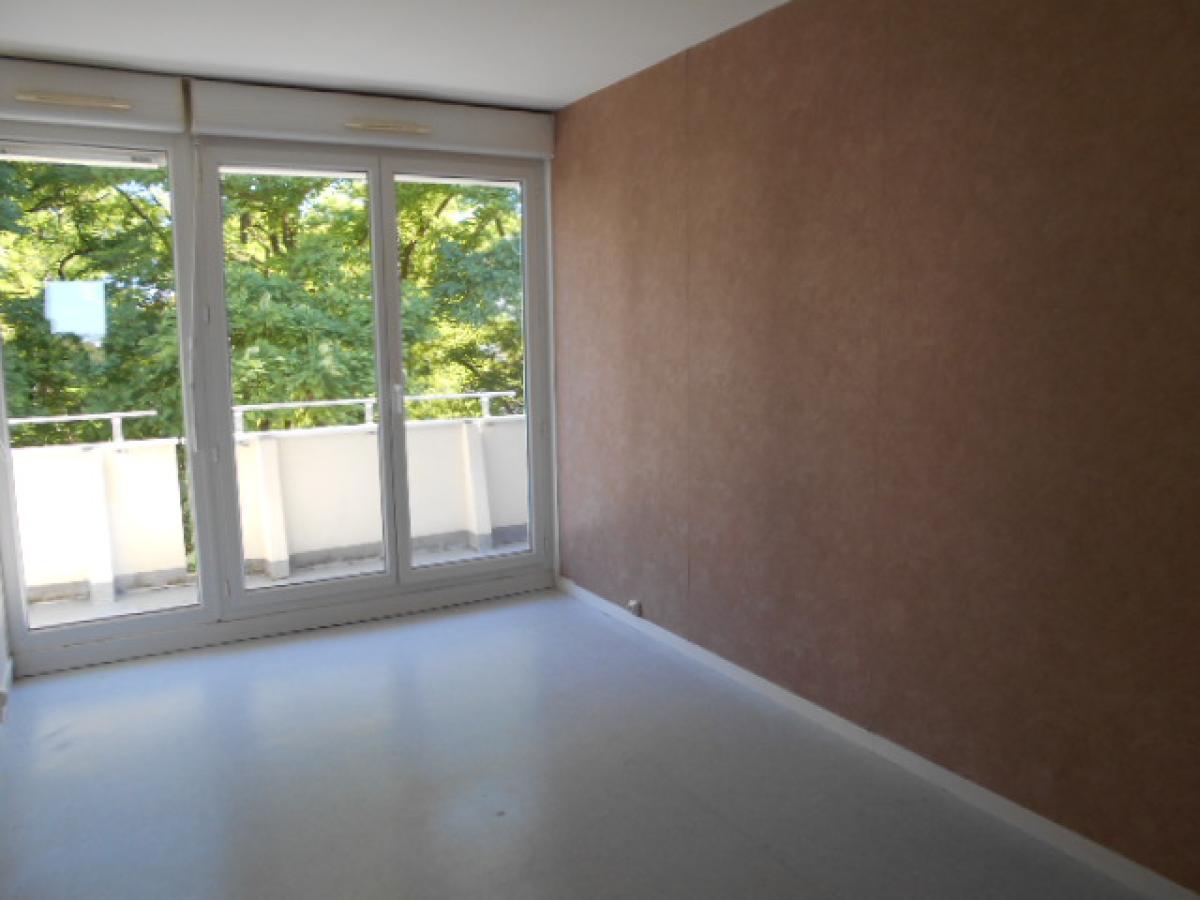 5 pièces - 3ème étage - 91m² - 836,08 € - Photo #3