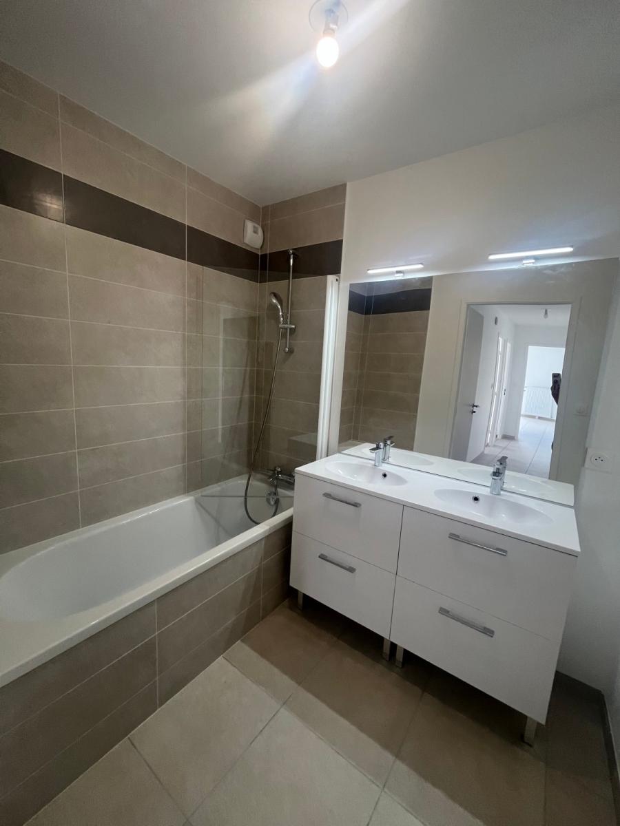 
																																							4 pièces - 
																																						2ème étage - 80m² - 1 034,71 € - Photo #5