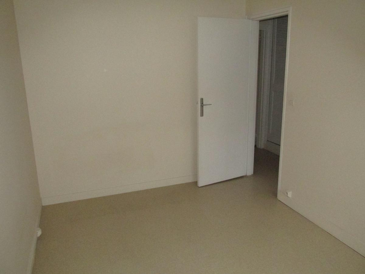
																																							6 pièces - 
																																						2ème étage - 109m² - 1 017,45 € - Photo #3