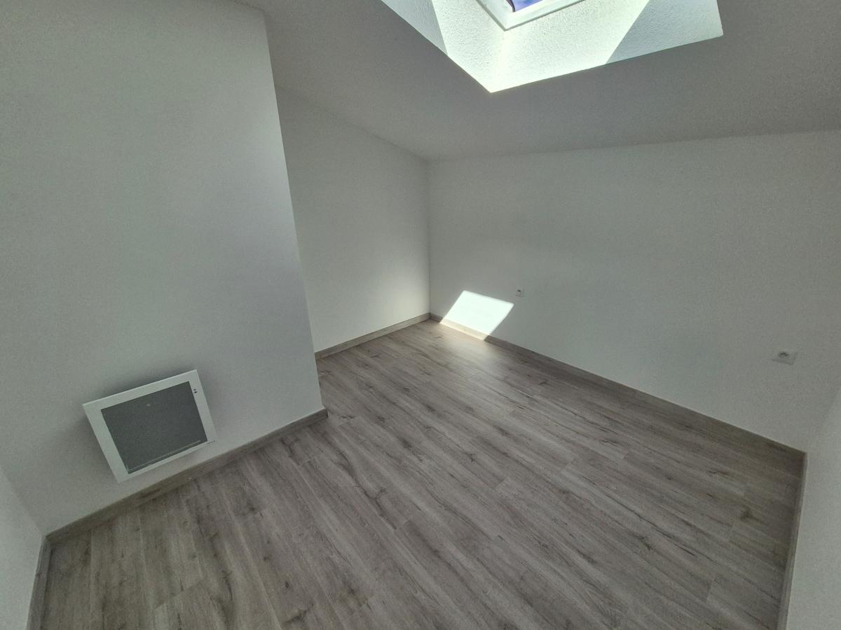 
																																							4 pièces - 
																																						2ème étage - 85m² - 1 061,45 € - Photo #3
