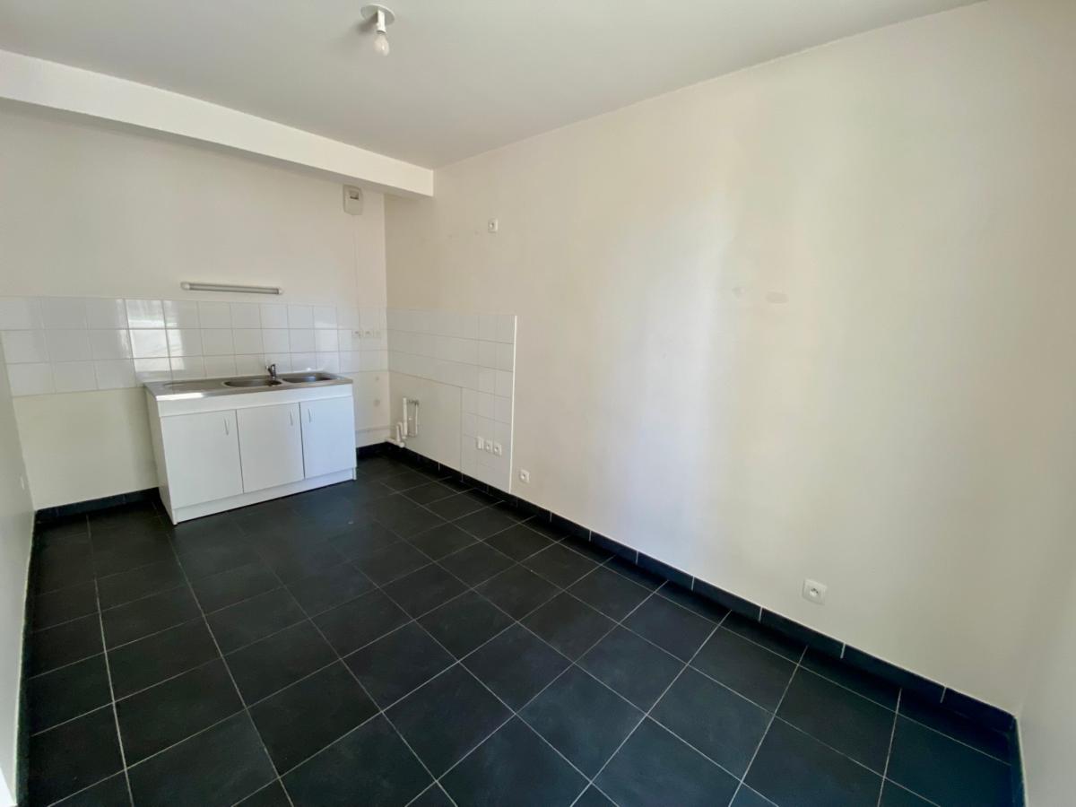 
																																							3 pièces - 
																																						1er étage - 69m² - 870,48 € - Photo #3