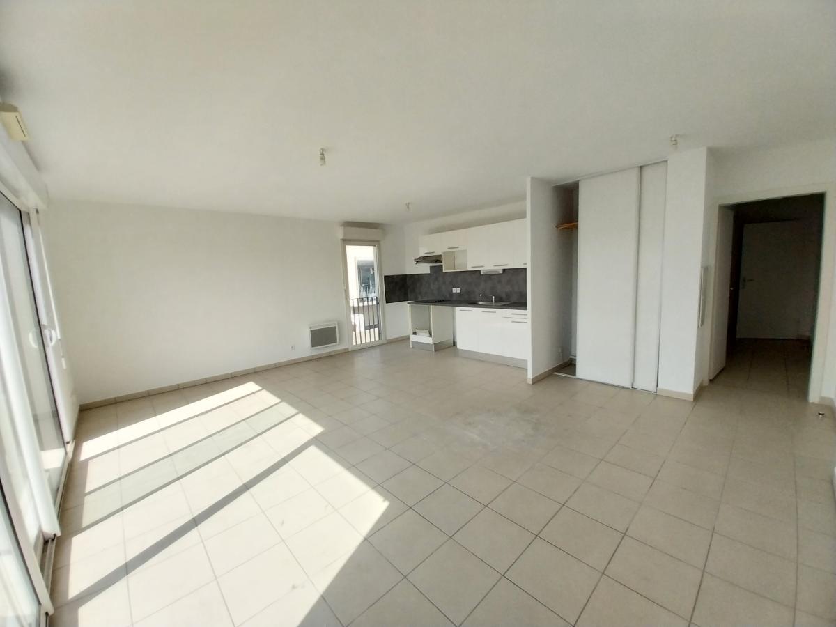 
																																							3 pièces - 
																																						2ème étage - 67m² - 185 000 € - Photo #2