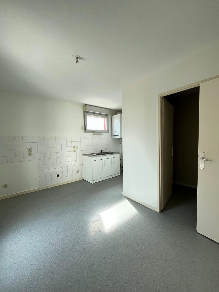
																																							4 pièces - 
																																						2ème étage - 88m² - 174 300 € - Photo #2