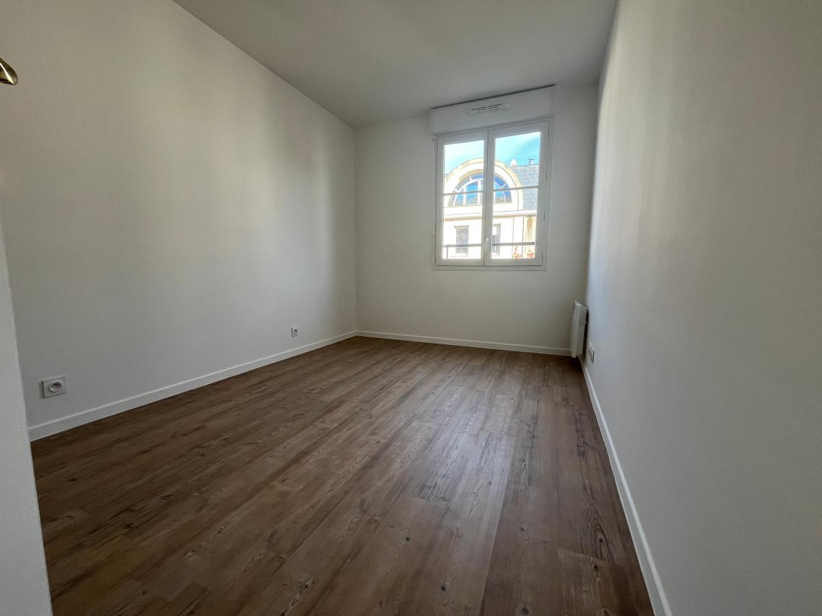 
																																							4 pièces - 
																																						3ème étage - 85m² - 425 000 € - Photo #7