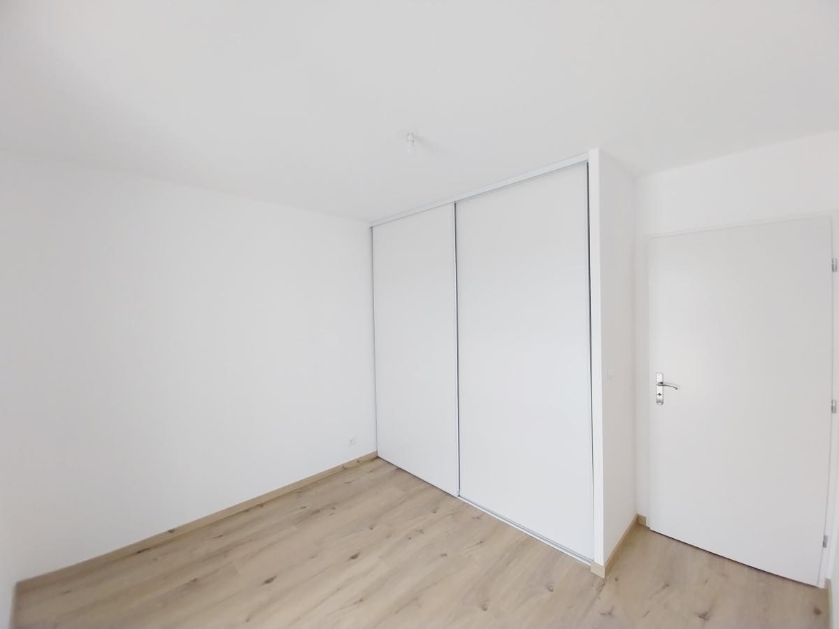 
																																							3 pièces – 
																																						2ème étage – 69m² - 860,06 € - Photo #4