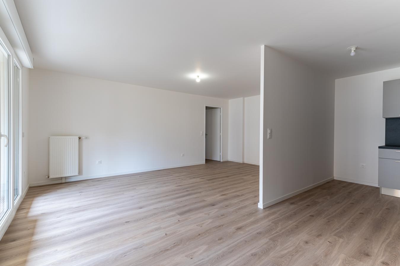 
																			5 pièces - 
																		RDC - 98m² - 1 533,74 € - Photo #2