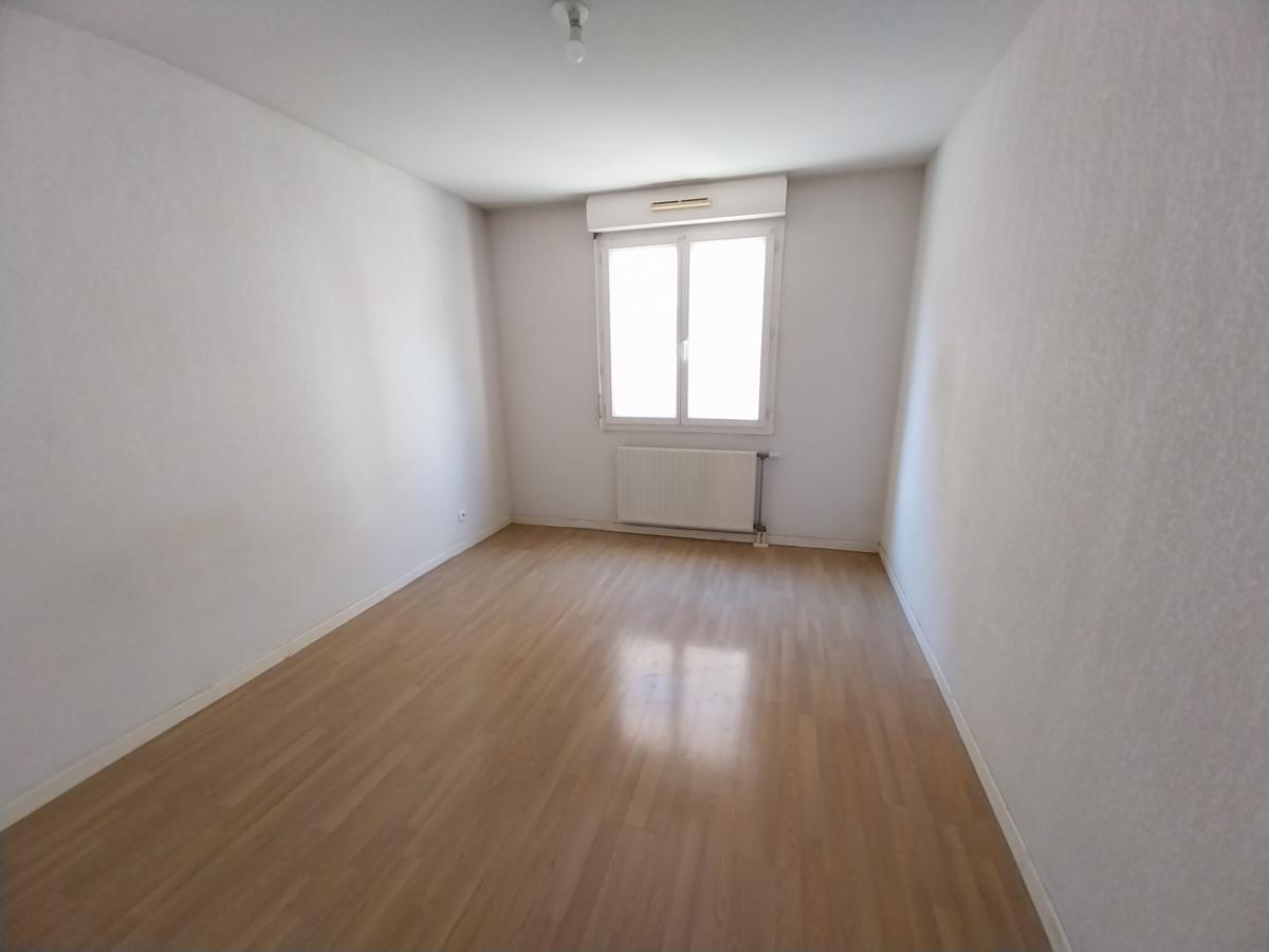 
																																							3 pièces - 
																																						1er étage - 67m² - 155 000 € - Photo #3