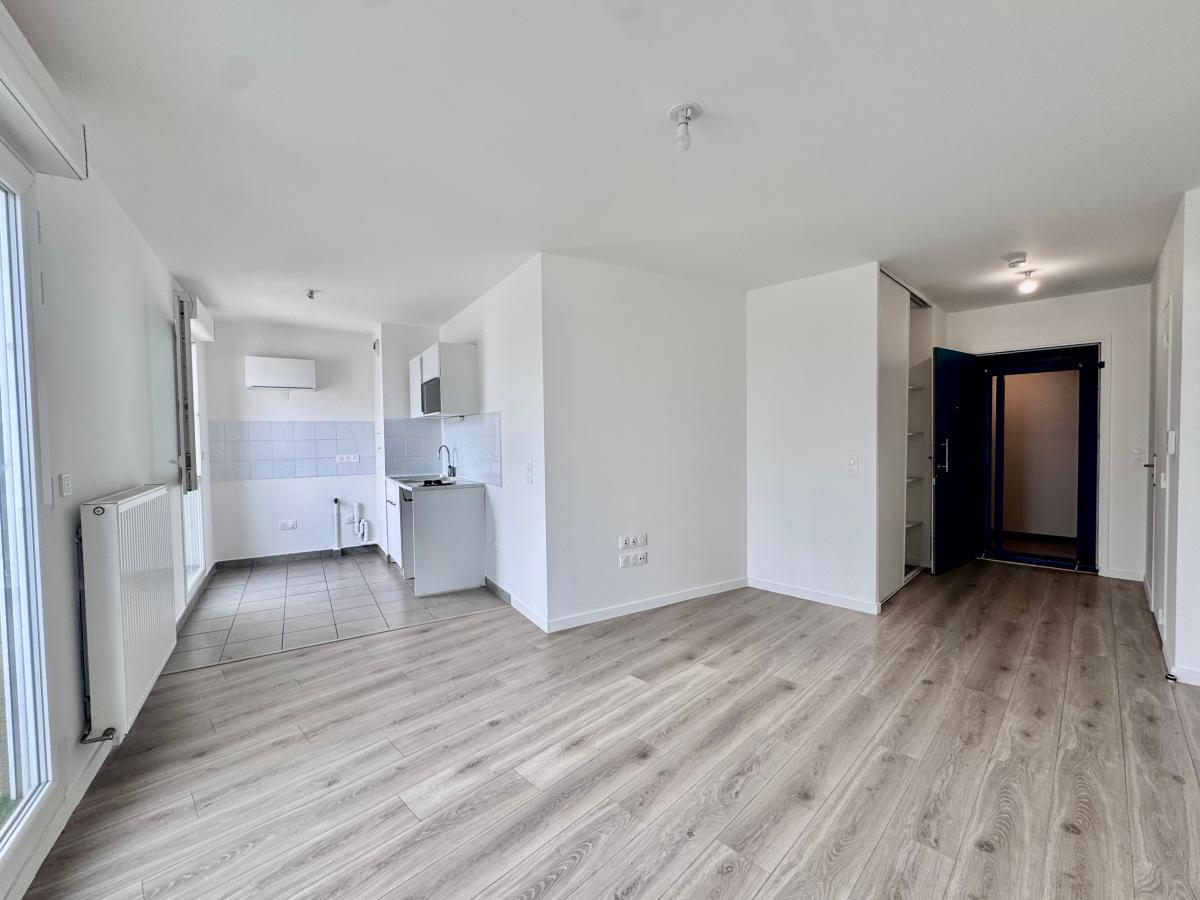 
																																							3 pièces - 
																																						6ème étage - 69m² - 1 241,41 € - Photo #3