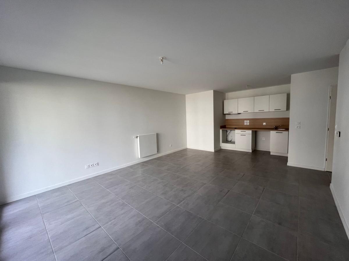 
																																							3 pièces - 
																																						1er étage - 64m² - 876,91 € - Photo #6