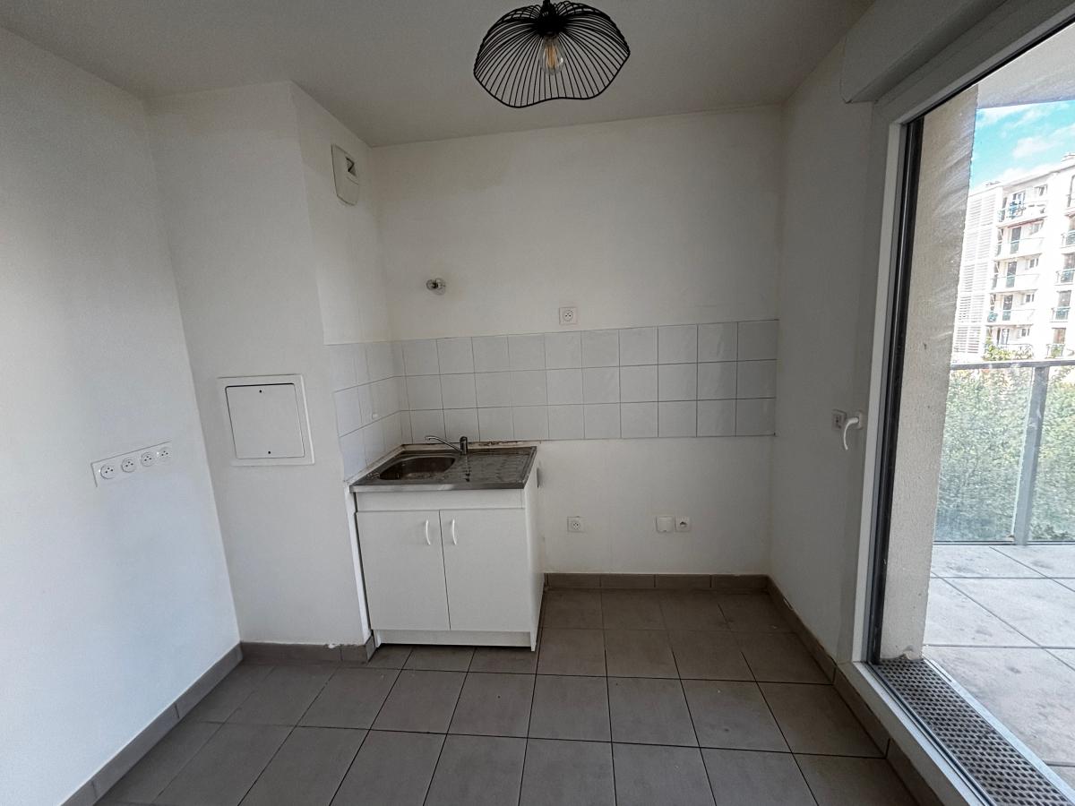 4 pièces - 2ème étage - 81m² - 1 770,40 € - Photo #2