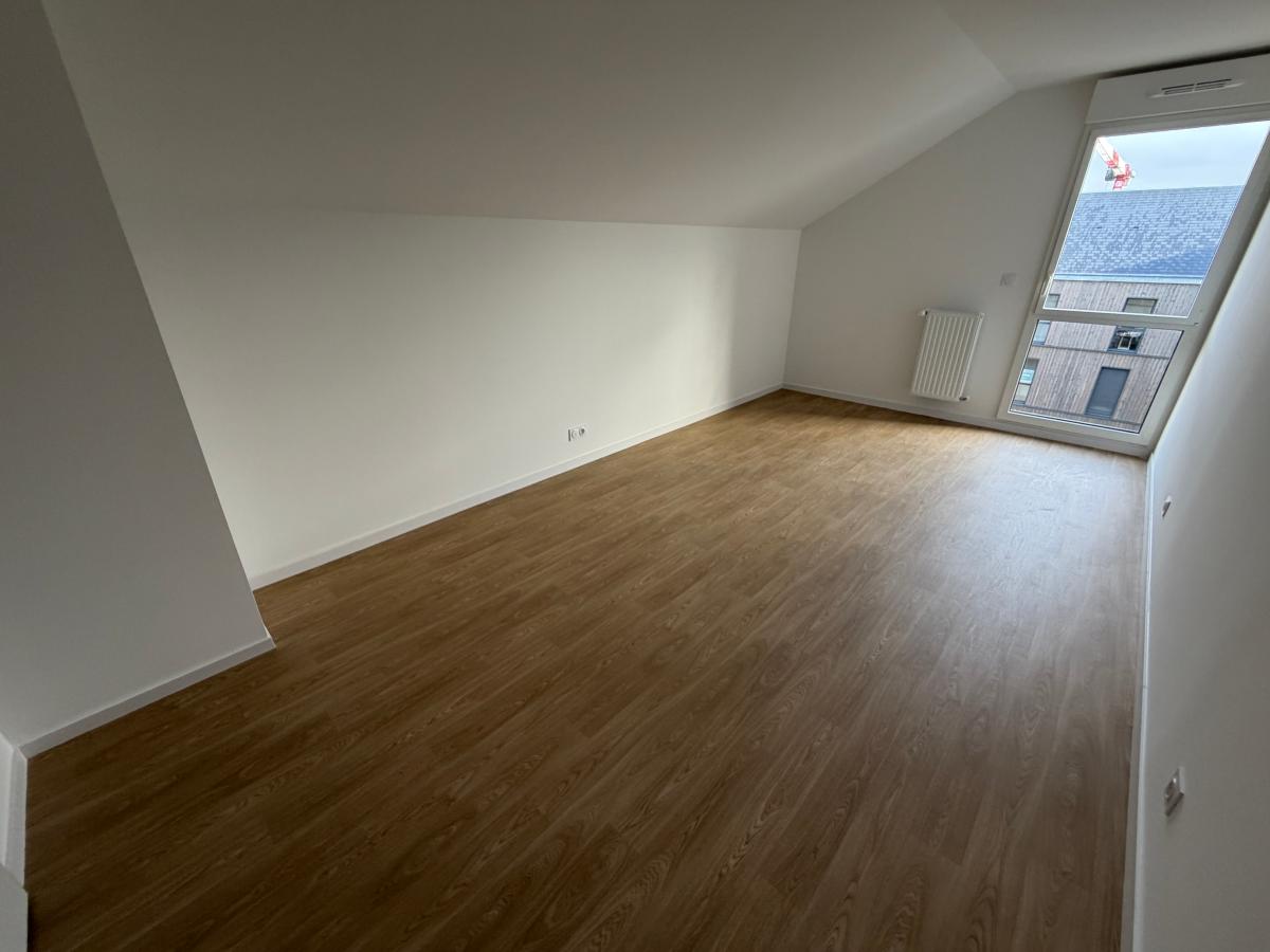 
																			4 pièces - 
																		3ème étage - 100m² - 1 365,23 € - Photo #4