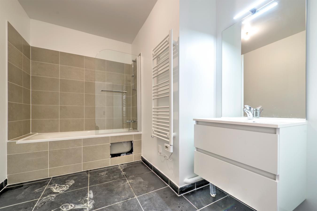 
																																							3 pièces - 
																																						3ème étage - 82m² - 1 429,22 € - Photo #4