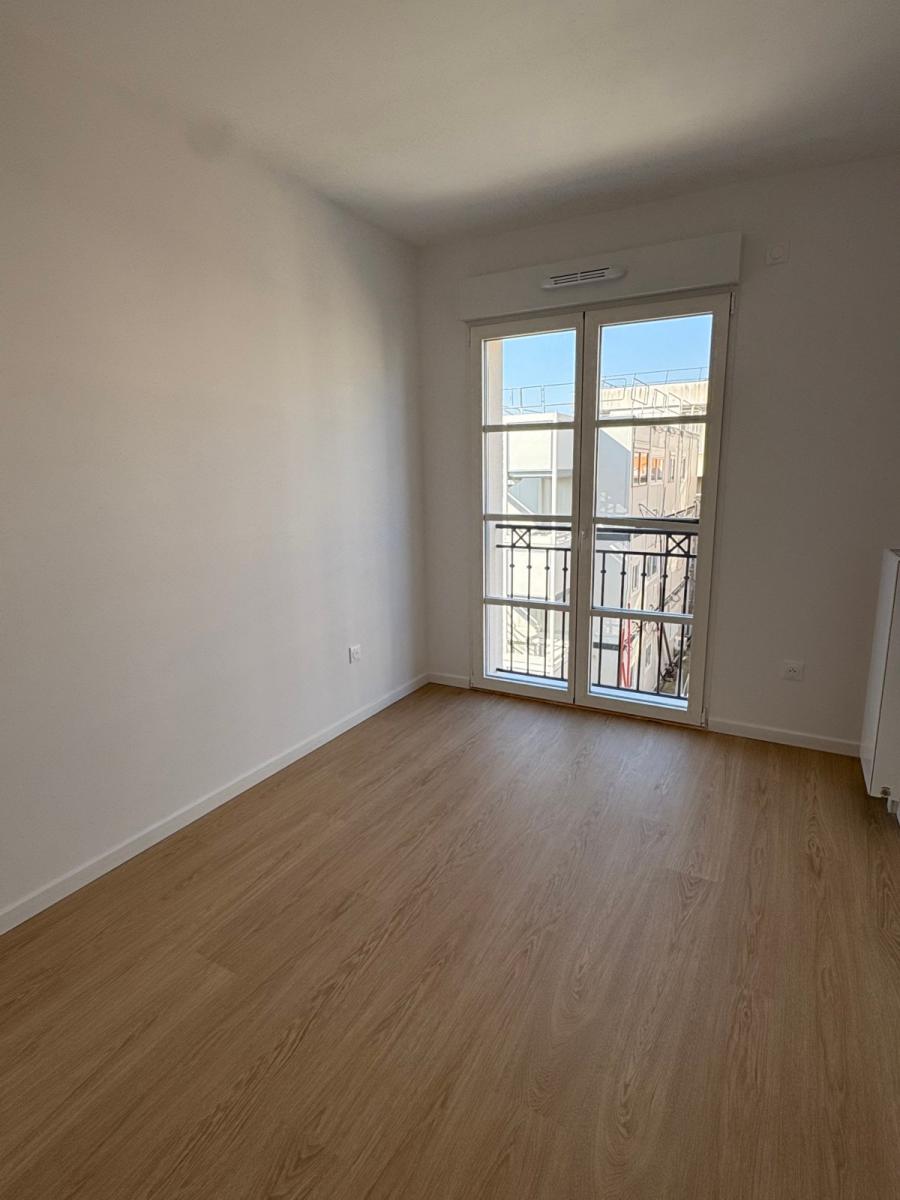 
																																							3 pièces - 
																																						5ème étage - 60m² - 1 280,90 € - Photo #4