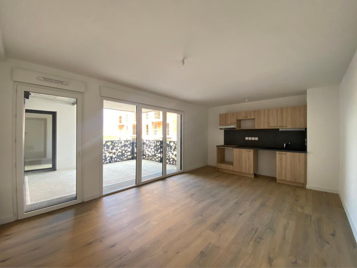 3 pièces - 1er étage - 72m² - 894,59 € - Photo #2