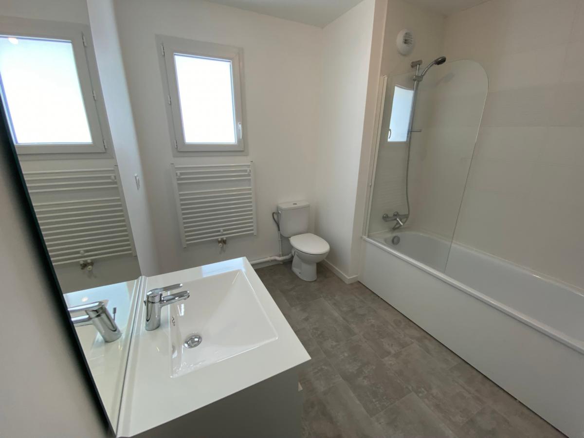 
																																							4 pièces - 
																																						RDC - 84m² - 953,43 € - Photo #7
